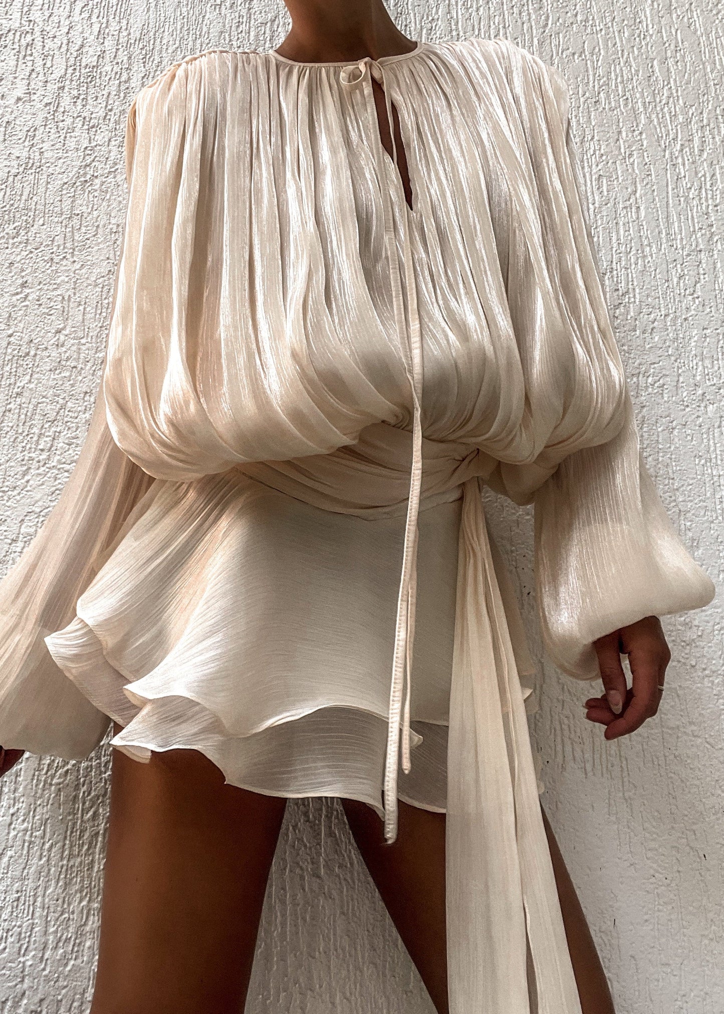 Lucetta | Champagne Mini Jurk met Plooi & Parelknopen