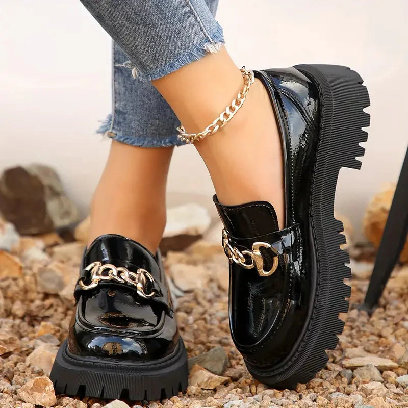 Daisy | Dames Zwarte Chunky Loafers - Luxe Design met Kettingdetail 0