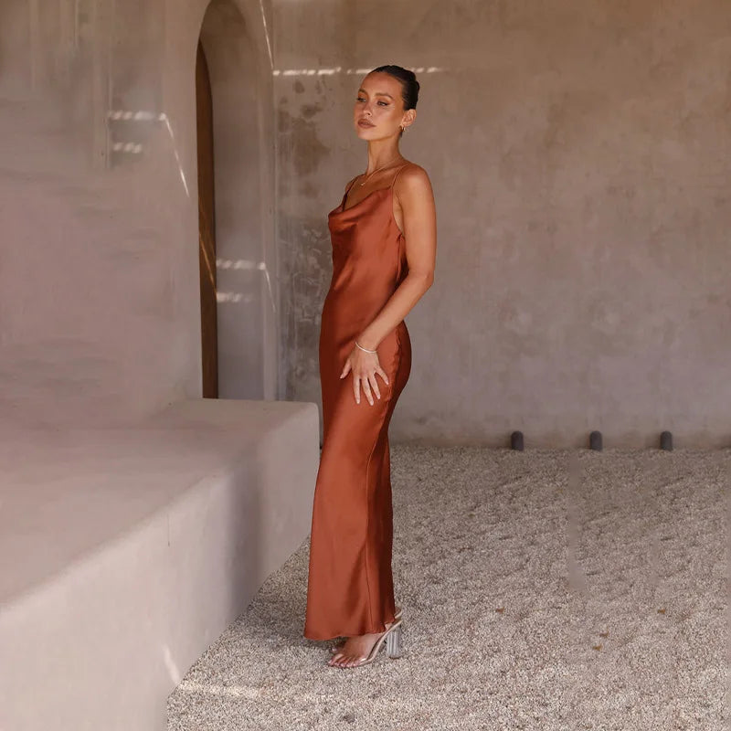 Blair | Luxe Satijnen Maxi-Jurk met Open Rug