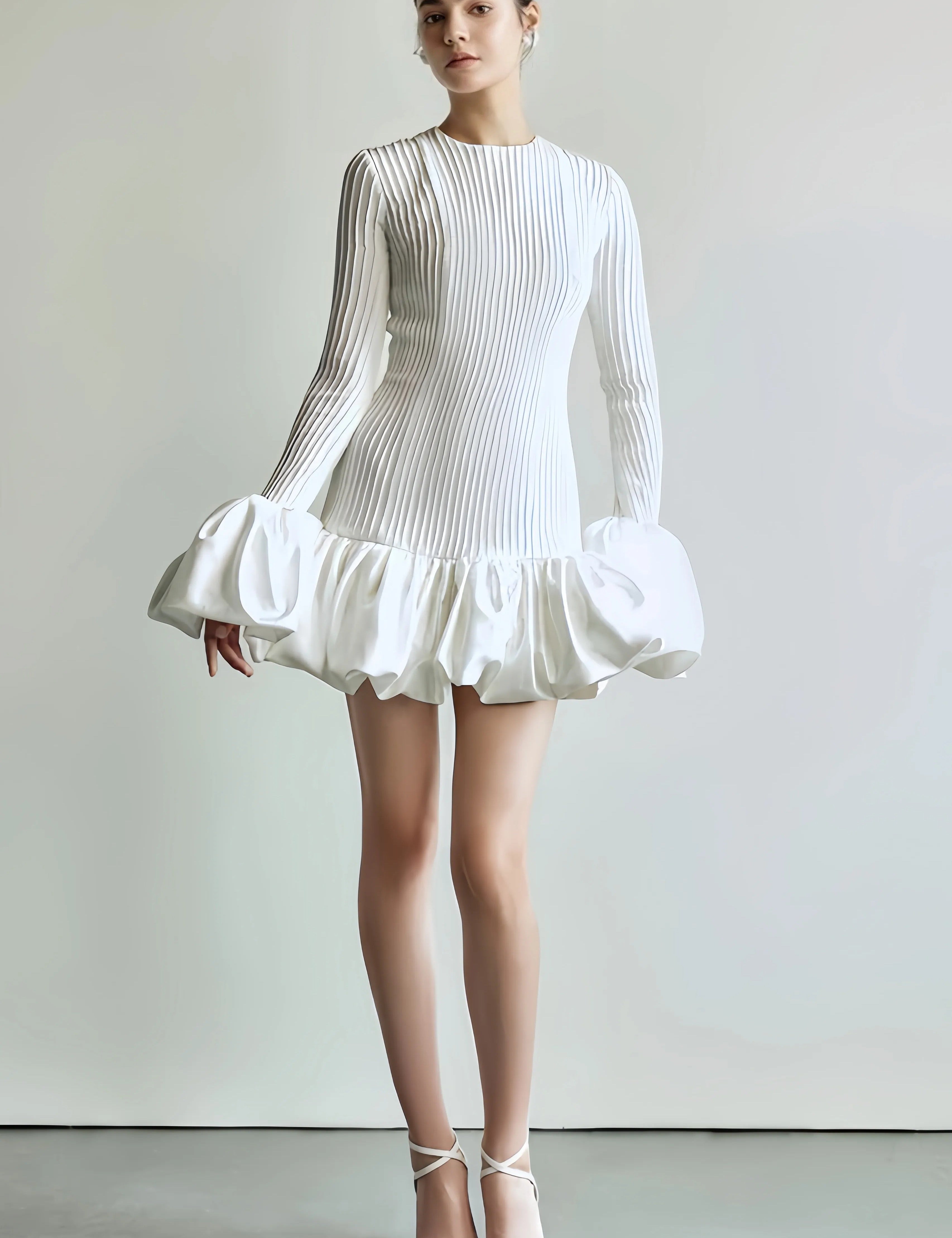 Eline | Dames Mini Jurk - Geplooid Ontwerp met Uitlopende Mouwen, Trendy 1