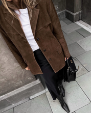 Rona | Elegante Suède Blazer Dames – Nette Knoopsluiting