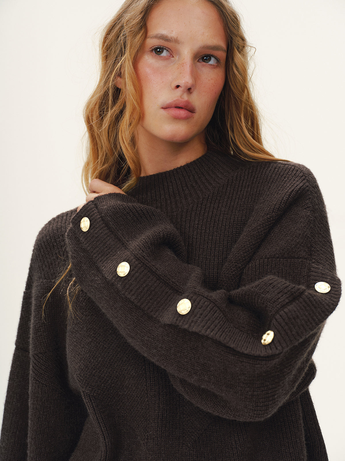 Gina | Dames Trui - Gebreid met Knoopdetail en Lichte Stretch 3