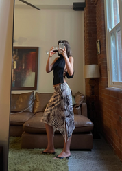 Perla | Zwarte Plissé Crop Top – Elegant met Open Rug Design