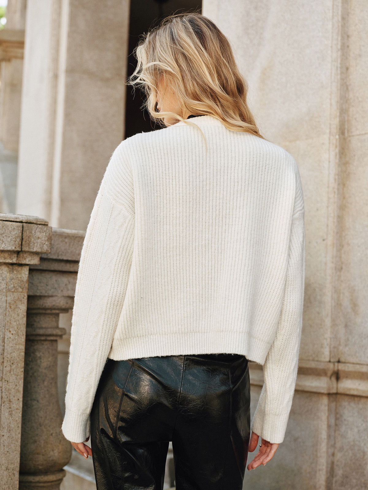 Iona | Stijlvol Dames Vest met Trendy Gespsluiting