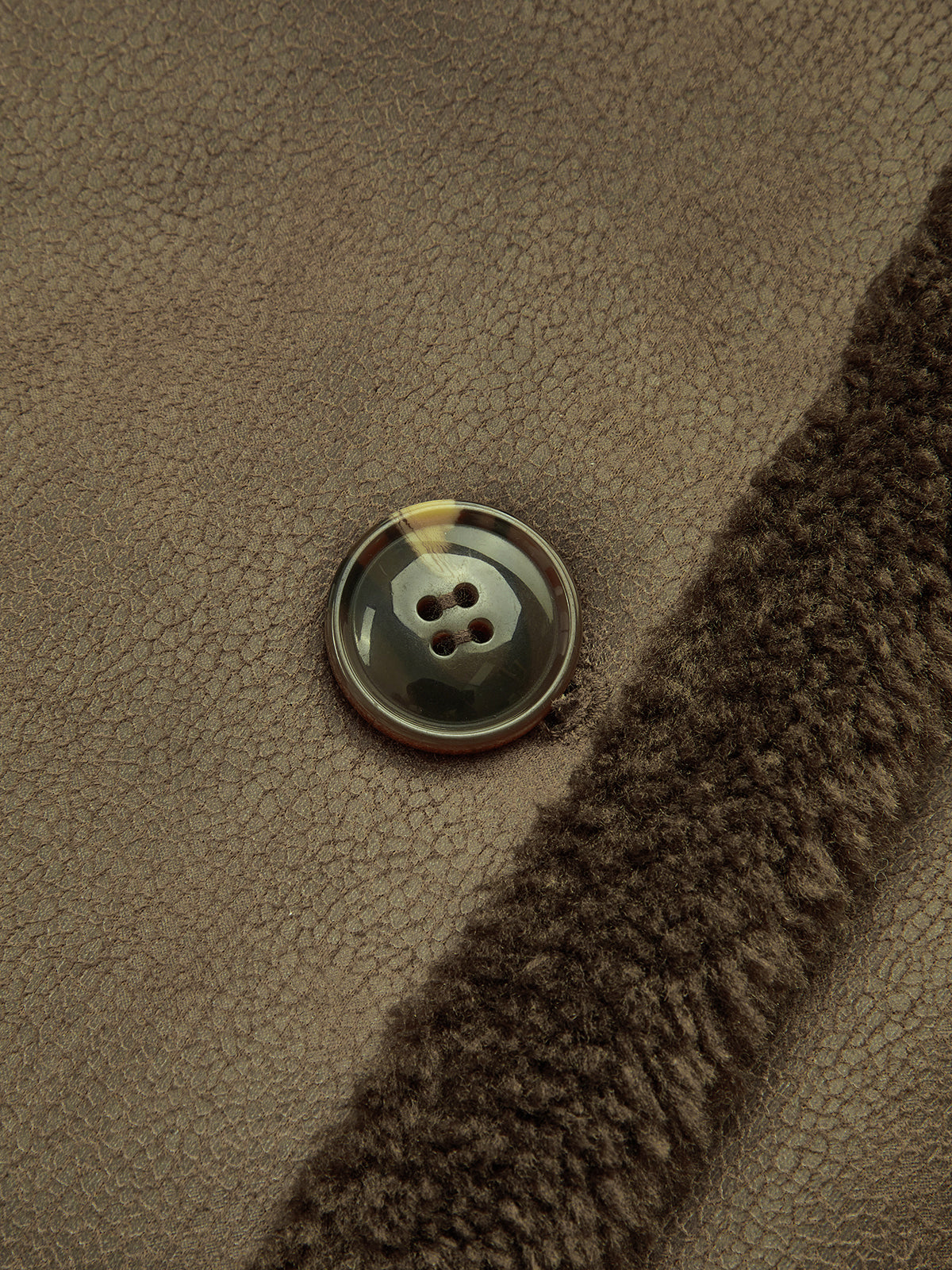 Lara | Luxe Winterjas Dames - Lange Model, Vegan Leer en Fleece Voering