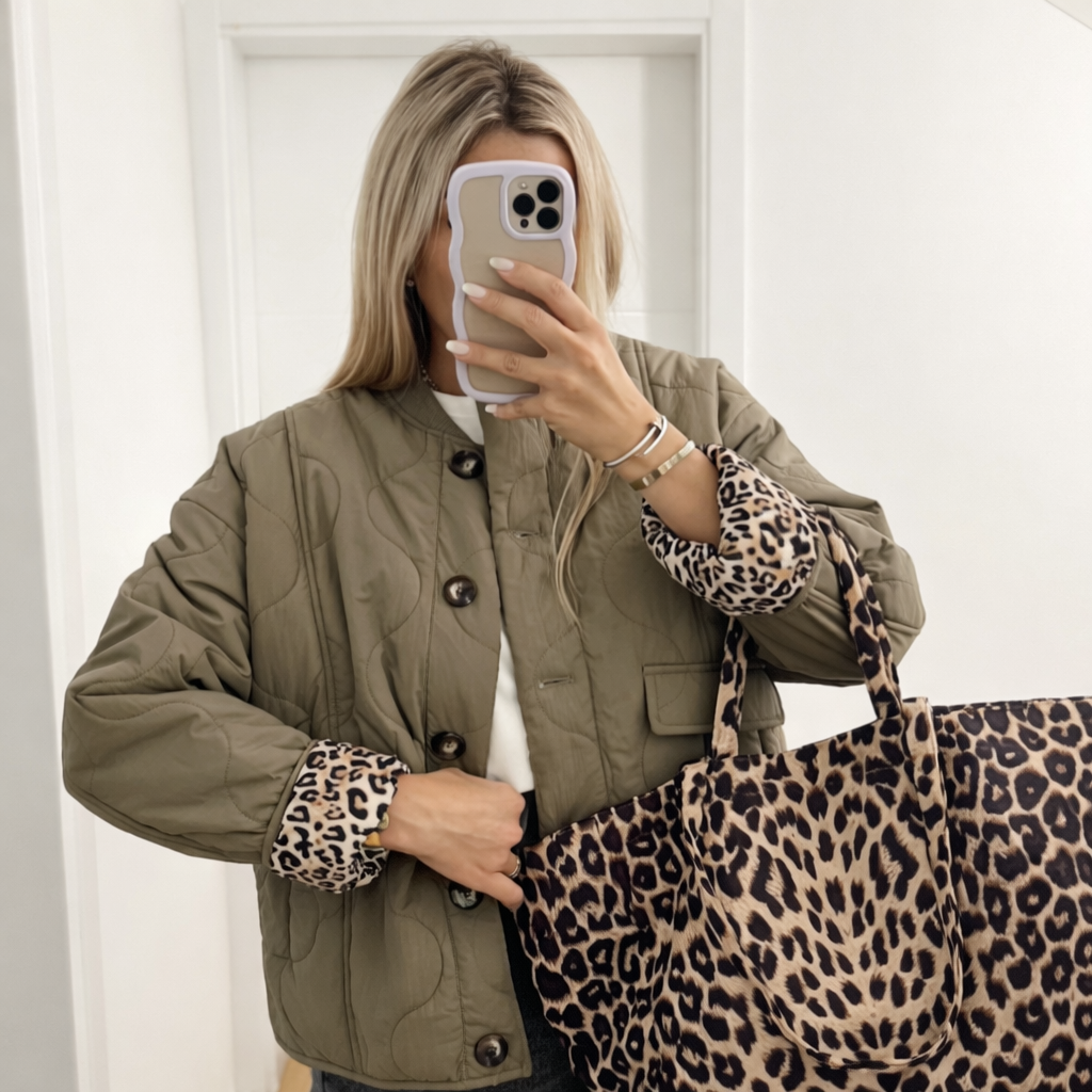 Leonne | Luxe Tussenjas met Trendy Stiksels - Luipaard Print1