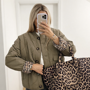 Leonne | Luxe Tussenjas met Trendy Stiksels - Luipaard Print1
