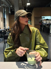 Lily-Rose | Vegan Leren Dames Jas - Olijfgroen met Moderne Streetwear Look