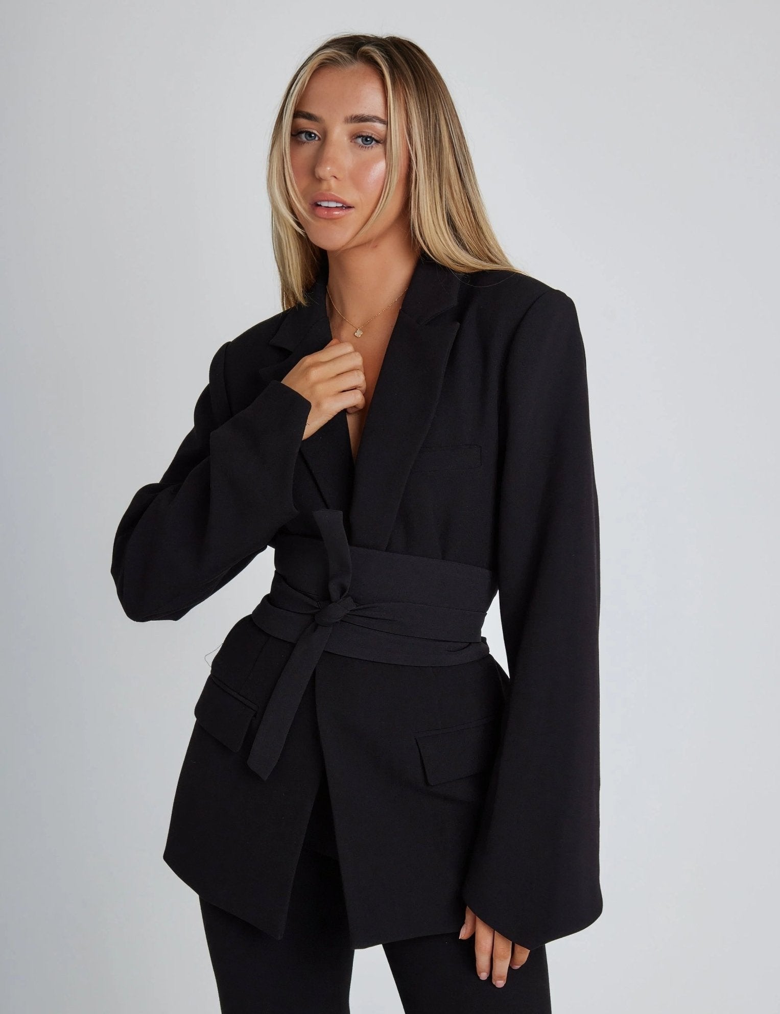 Lua_Blazer_met_Ceintuur_-_Elegant_en_Veelzijdig1.jpg
