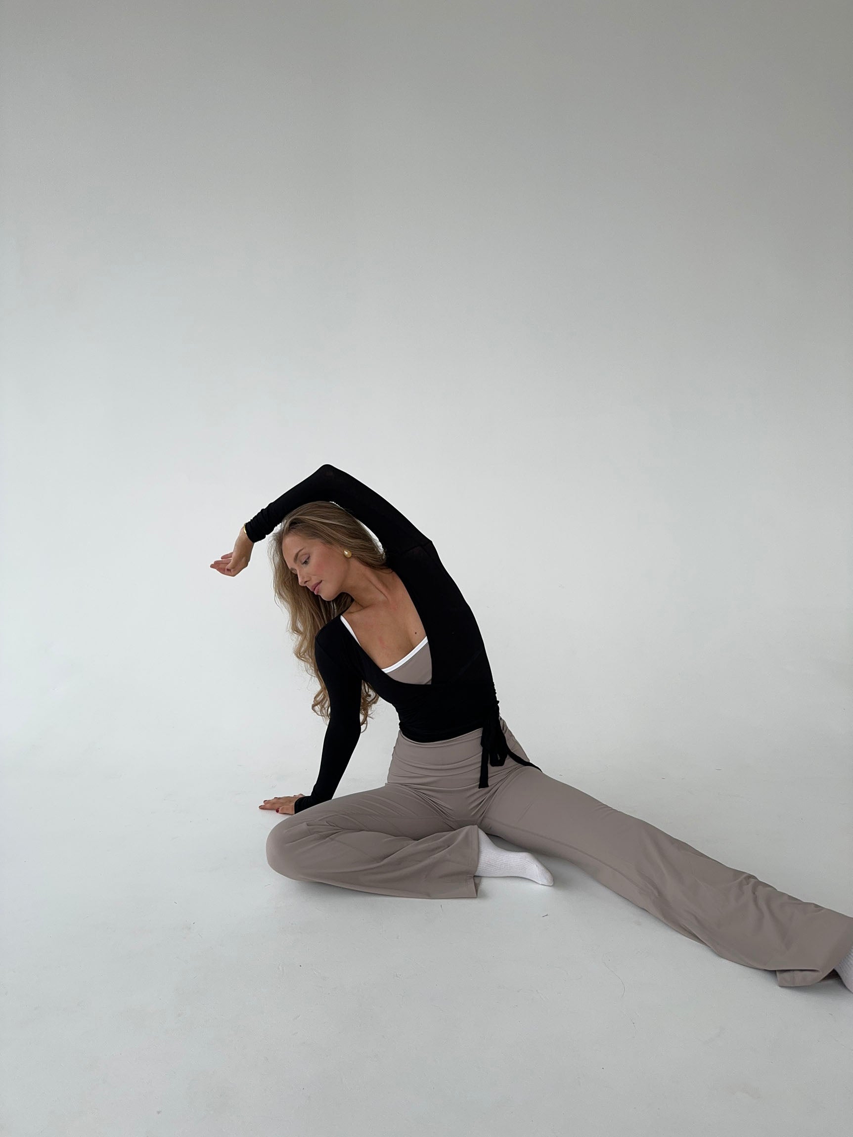 Leila | Zwarte Wikkel Top met Lange Mouw