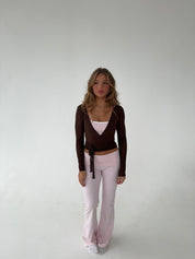 Bouchra | Bruine Wikkel Top van Vegan Suède met Lange Mouw