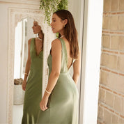 Lieve | Luxe Avondjurk met Diepe V-hals en Kantafwerking