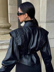 Madée | Zwarte Leren Look Dames Blazer met Strik Riem en Schouderdetails