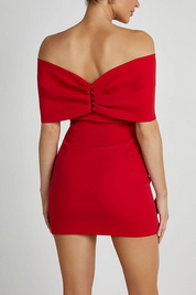 Emine | Rode Off-Shoulder Mini Jurk met Strik Detail