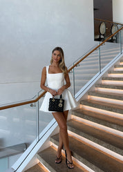 Fenella | Witte Mini Jurk – Getailleerd Fit & Flair Design