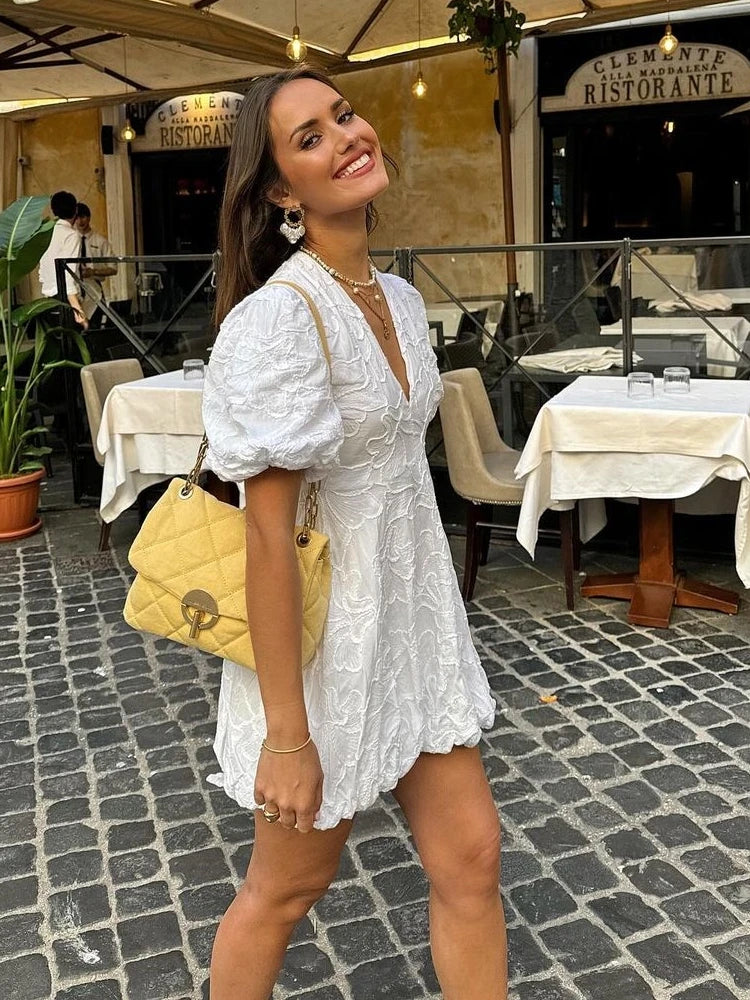 Fay | Witte Jurk met Geborduurde Ruches