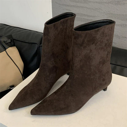 Elegante Suède Enkellaars met Dunne Hak