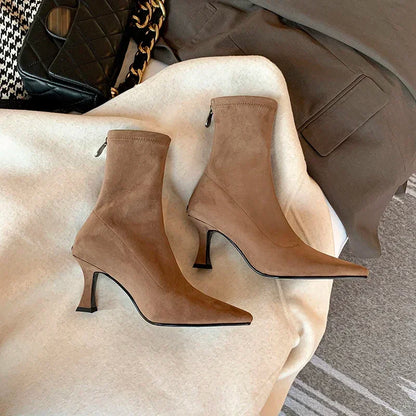 Noémie | Toe Sock Boots met Hak – Zwart Suède Look