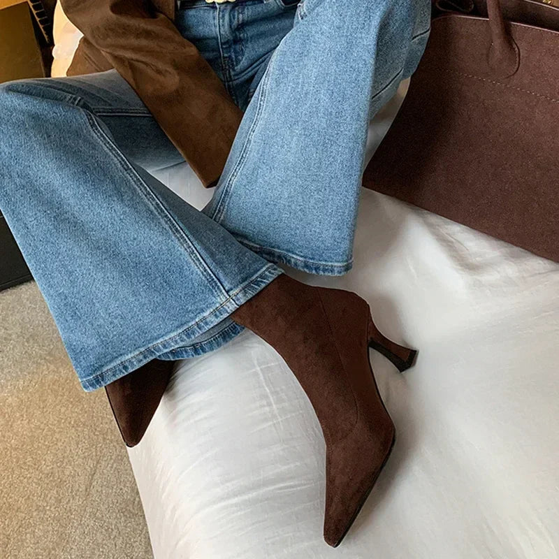 Noémie | Toe Sock Boots met Hak – Zwart Suède Look