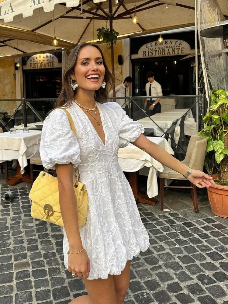 Fay | Witte Jurk met Geborduurde Ruches