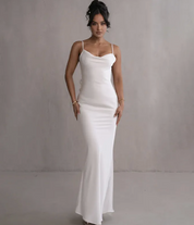 Concetta | Elegante Maxi Jurk met Open Rug en Cowl Halslijn