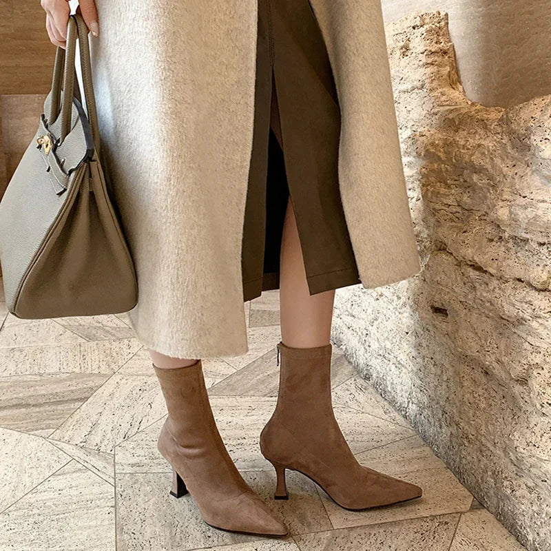 Noémie | Toe Sock Boots met Hak – Zwart Suède Look