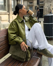 Lily-Rose | Vegan Leren Dames Jas - Olijfgroen met Moderne Streetwear Look