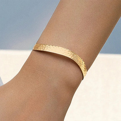 Goudkleurige Verstelbare Dames Armband – Kruisdesign