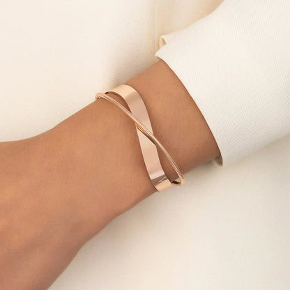Goudkleurige Verstelbare Dames Armband – Kruisdesign