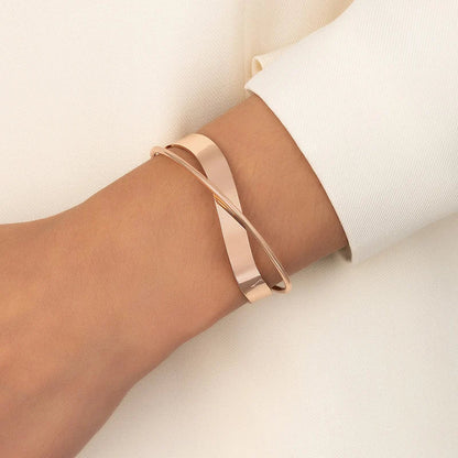 Goudkleurige Verstelbare Dames Armband – Kruisdesign