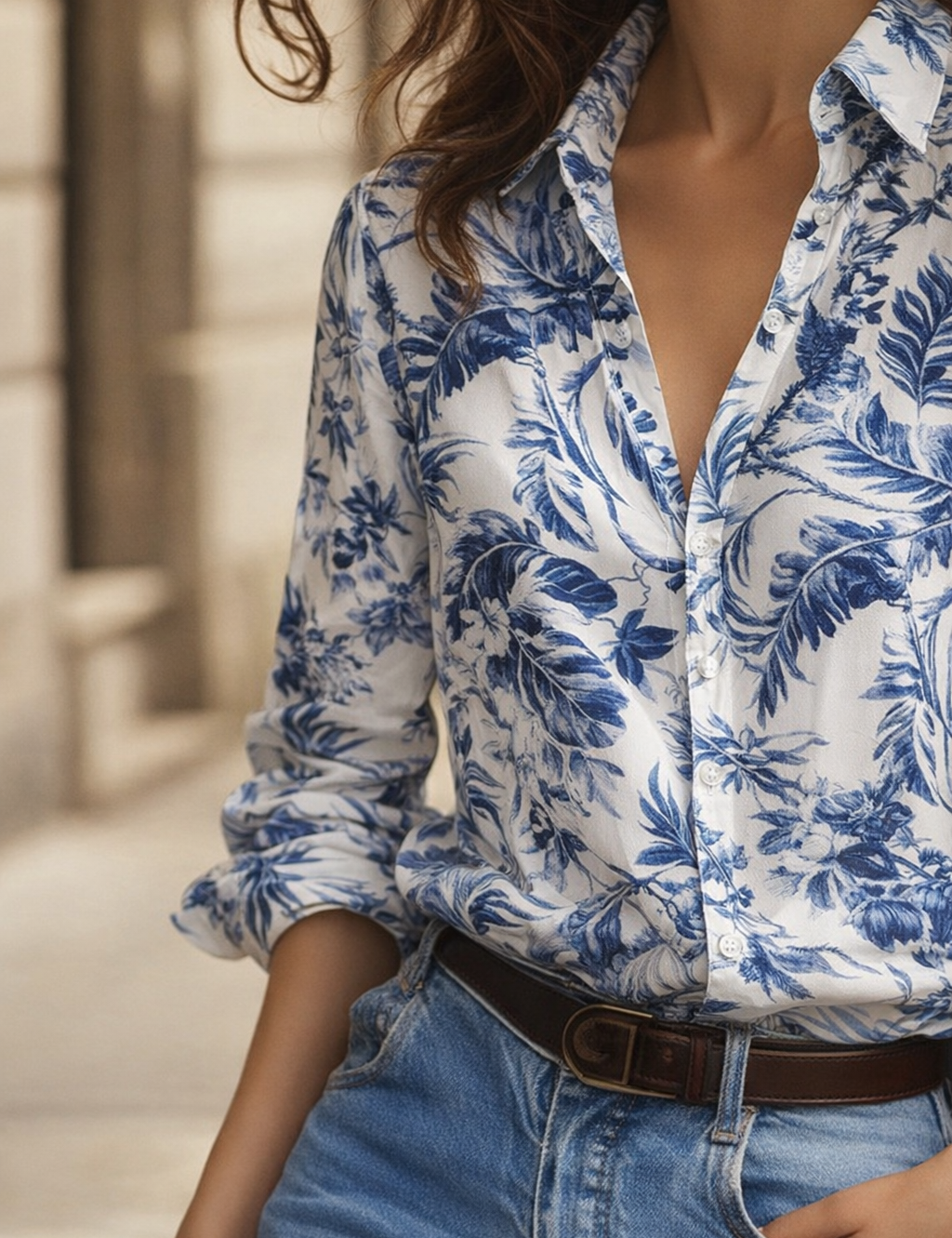 Transparante_Knopenblouse_met_Blauwe_Bloemenprint22.png