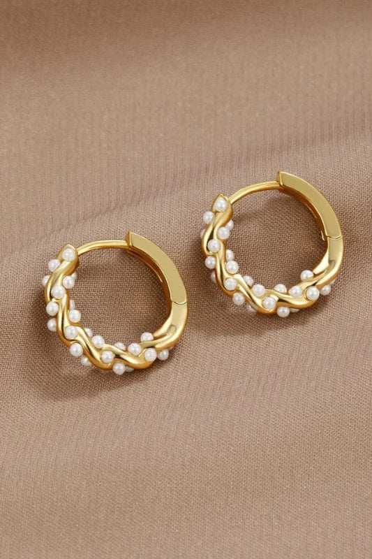 Goudkleurige Oorringen met Parelaccent – Elegant & Tijdloos