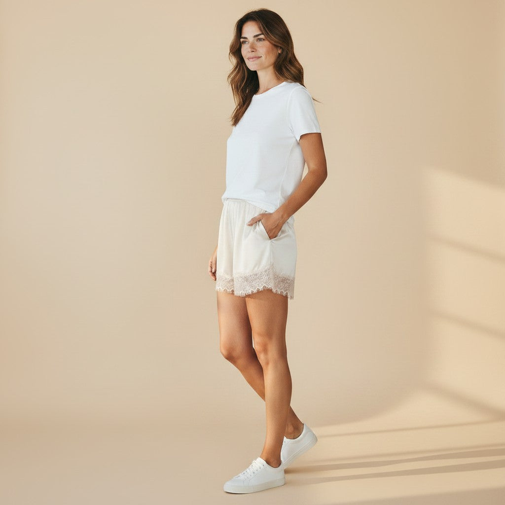 Fiona | Trendy Satijnen Shorts met Kant - Elegante Korte Broek, De Trend van dit Moment