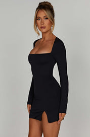 Belle | Elegante Zwarte Mini-jurk met Vierkante Halslijn