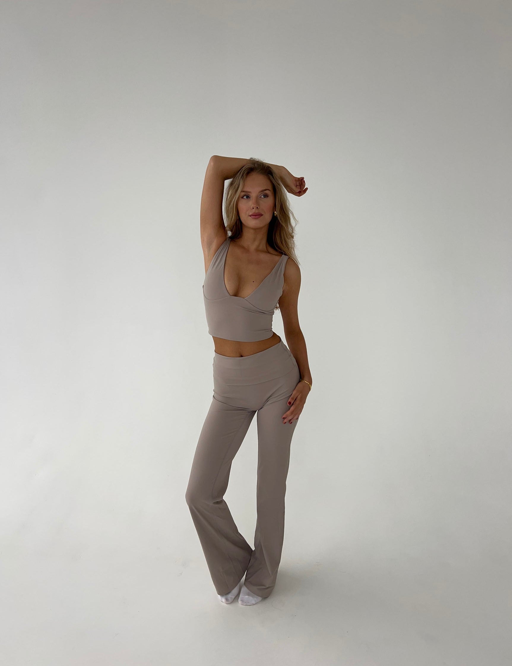 flare_leggings_sportswear_greige_13.jpg