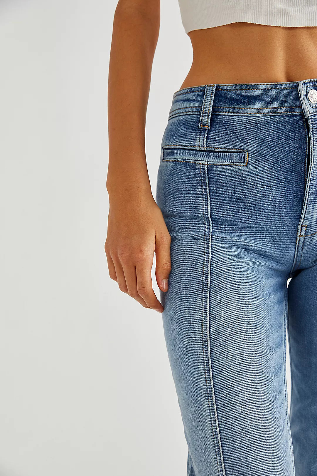 Mugain | Flared High Waist Jeans met Rode Sterren