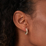 Goudkleurige Oorringen met Parelaccent – Elegant & Tijdloos