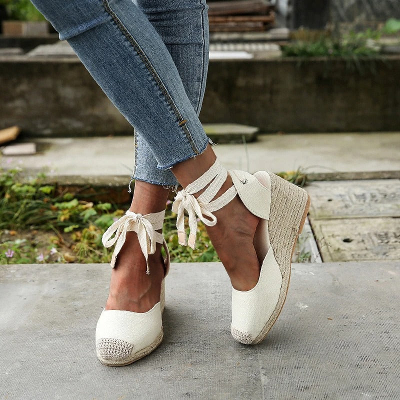 Alae | Comfortabele Sleehakken Wedges met Strik