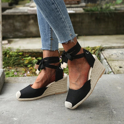 Alae | Comfortabele Sleehakken Wedges met Strik